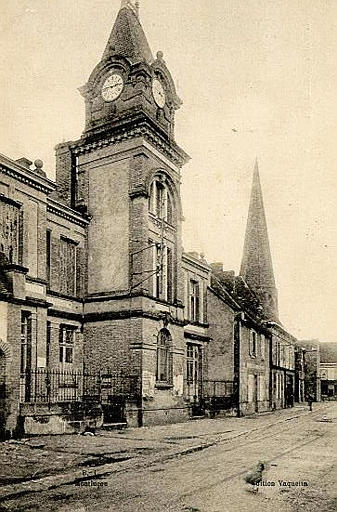 YGRANDE - L'HOTEL DE VILLE ET LA POSTE_0