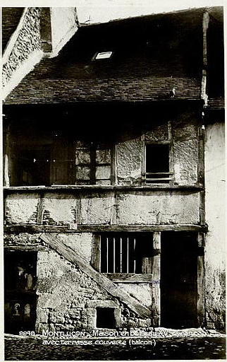 2248 MONTLUÇON - MAISON EN BOIS DU XVe SIECLE AVEC TERRASSE COUVERTE (BALCON)_0