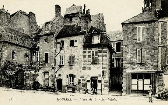 131 MOULINS - PLACE DE L'ANCIEN-PALAIS_0