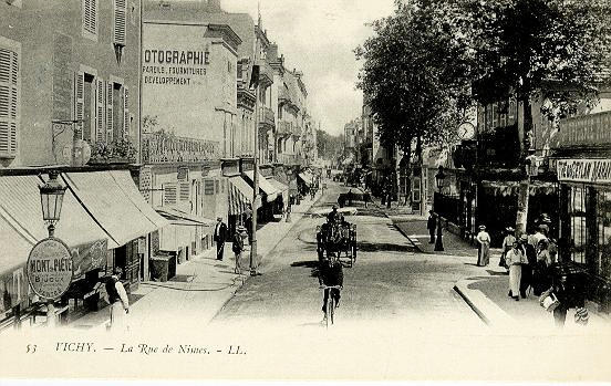 53 VICHY - LA RUE DE NIMES_0