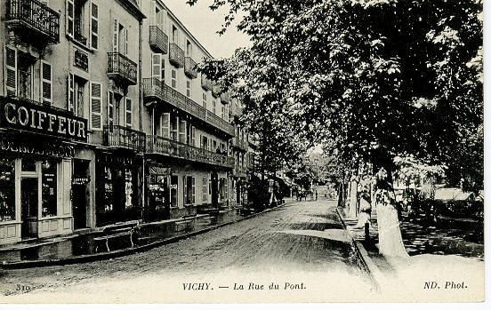 310 VICHY - LA RUE DU PONT_0