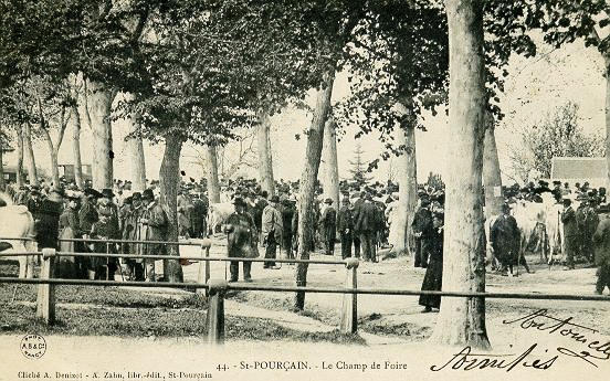 44 ST-POURÇAIN - LE CHAMP DE FOIRE_0