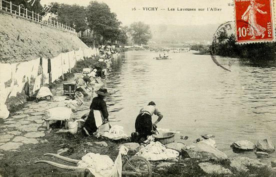 16 VICHY - LES LAVEUSES SUR L'ALLIER_0