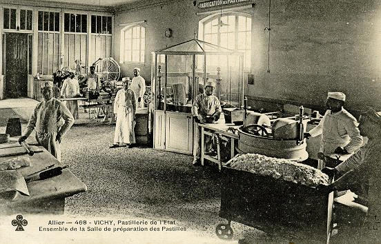 ALLIER - 488 VICHY - PASTILLERIE DE L'ETAT - ENSEMBLE DE LA SALLE DE PREPARATION DES PASTILLES_0