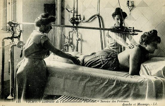 118 VICHY - INTERIEUR DE L'ETABLISSEMENT THERMAL - SERVICE DES FEMMES - DOUCHE ET MASSAGE_0