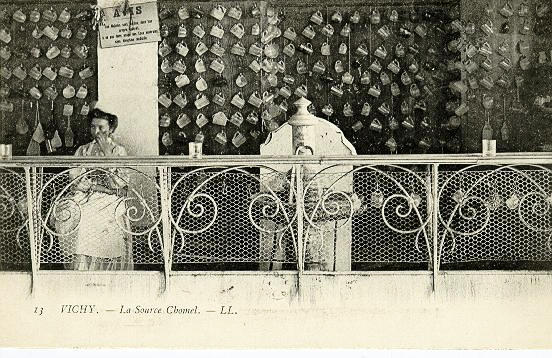 13 VICHY - LA SOURCE CHOMEL_0