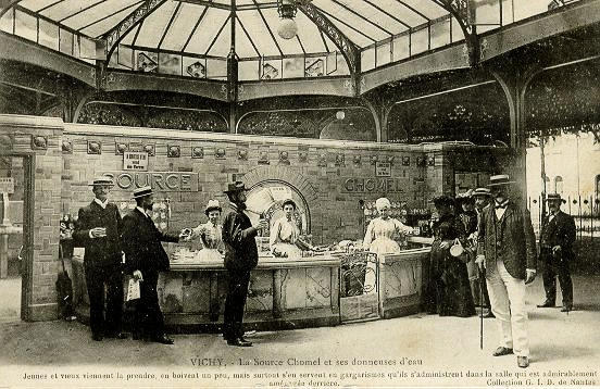 VICHY - SOURCE CHOMEL ET SES DONNEUSES D'EAU_0