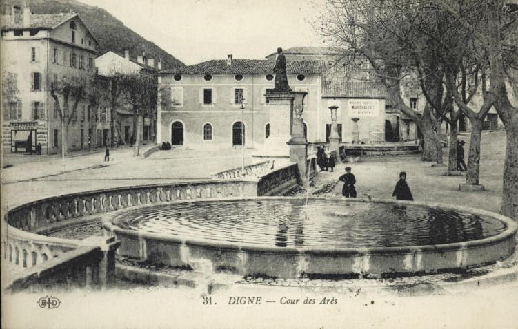 31 DIGNE - COUR DES ARES_0