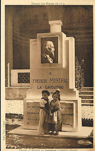 DIGNE-LES-BAINS (B.-A.) - VINCENT ET MIREILLE AU MONUMENT A FREDERIC MISTRAL_0