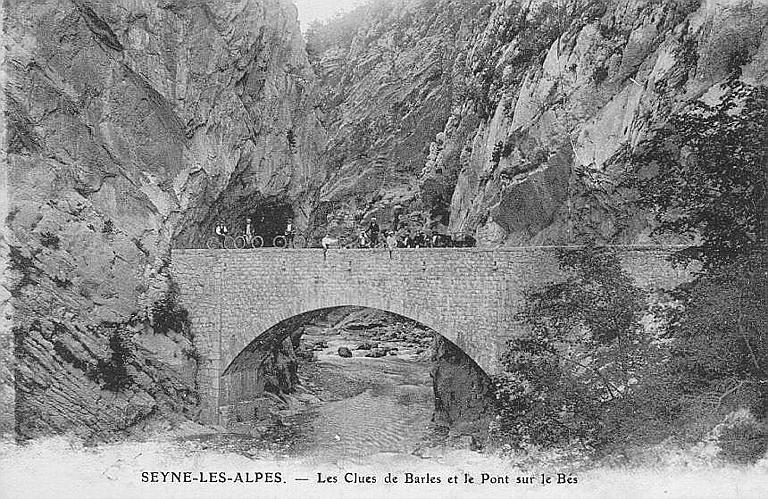 SEYNE-LES-ALPES - LES CLUES DE BARLES ET LE PONT SUR LE BES_0