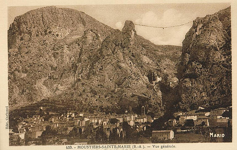 459 - MOUSTIERS-SAINTE-MARIE (B.-A.) - VUE GENERALE_0