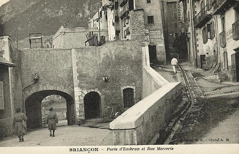 BRIANÇON - PORTE D'EMBRUN ET RUE MERCERIE_0