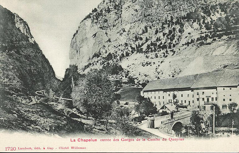 1720 LA CHAPELUE ENTREE DES GORGES DE LA COMBE DU QUEYRAS_0