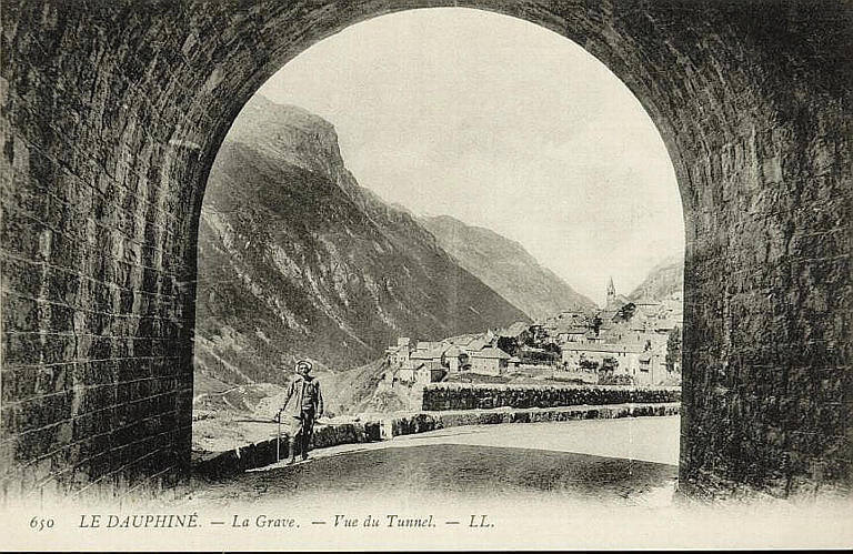 650 LE DAUPHINE - LA GRAVE - VUE DU TUNNEL_0