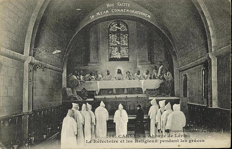 106 - CANNES - ABBAYE DE LERINS. LE REFECTOIRE ET LES RELIGIEUX PENDANT LES GRACES_0