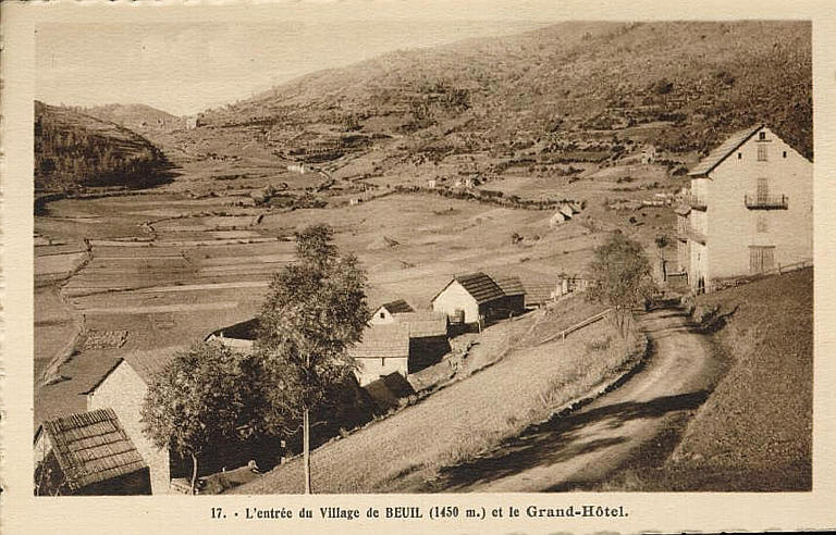 17. L'ENTREE DU VILLAGE DE BEUIL (1450 M.) ET LE GRAND-HOTEL_0