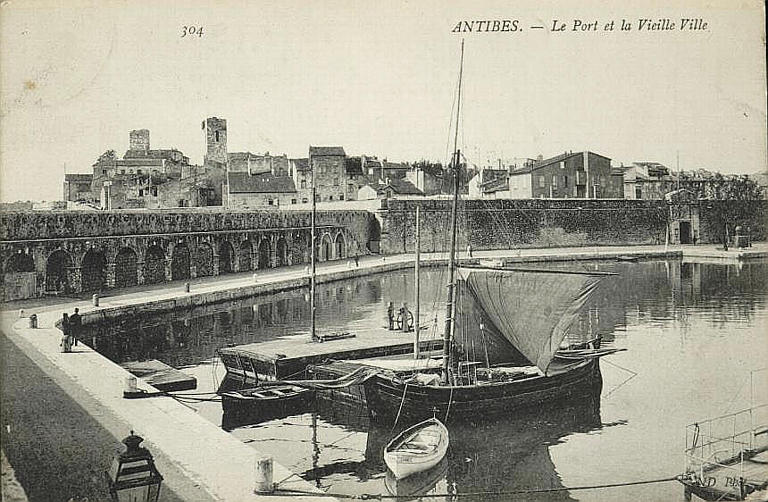 304. ANTIBES - LE PORT ET LA VIEILLE VILLE_0