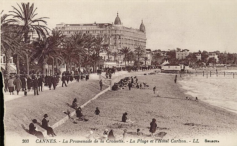 203; CANNES - LA PROMENADE DE LA CROISETTE - LA PLAGE ET L'HOTEL CARLTON_0