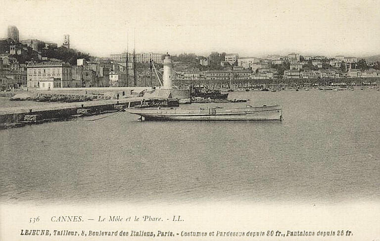 536. CANNES - LE MOLE ET LE PHARE_0