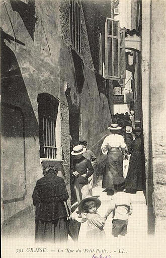 791. GRASSE - LA RUE DU PETIT PUITS_0
