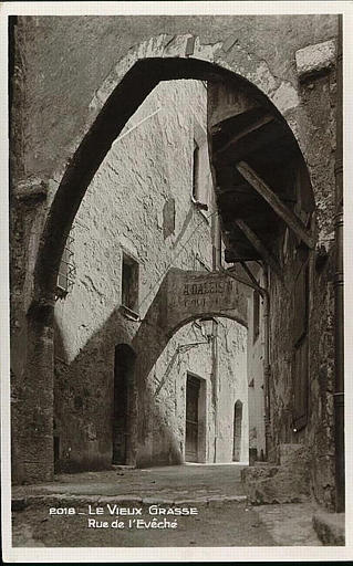 2018. LE VIEUX GRASSE / RUE DE L'EVECHE_0