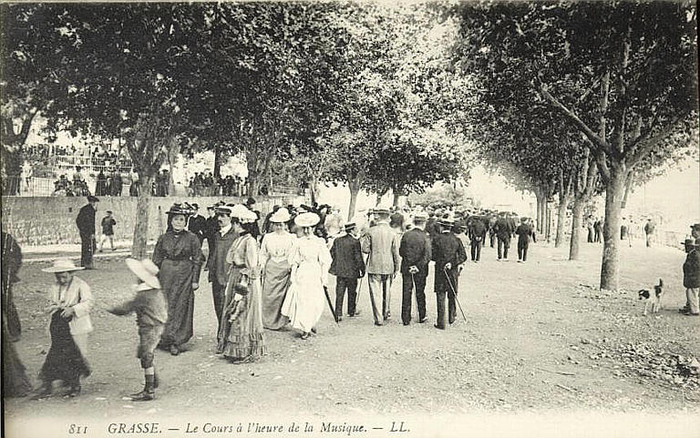 811. GRASSE - LE COURS A L'HEURE DE LA MUSIQUE_0