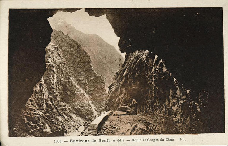 1003. ENVIRONS DE BEUIL (A.-M.) - ROUTE ET GORGES DU CIANS_0