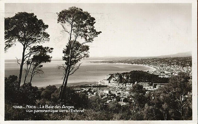 1068 - NICE - LA BAIE DES ANGES - VUE PANORAMIQUE VERS L'ESTEREL_0