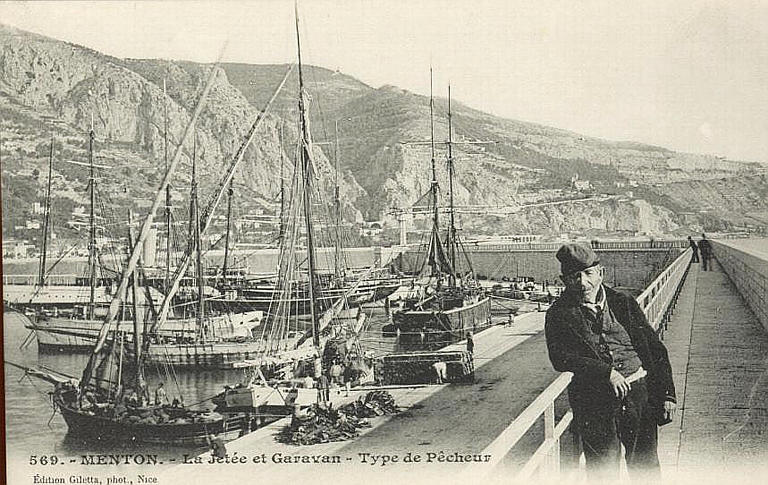 569. MENTON - LA JETEE ET GARAVAN - TYPE DE PECHEUR_0