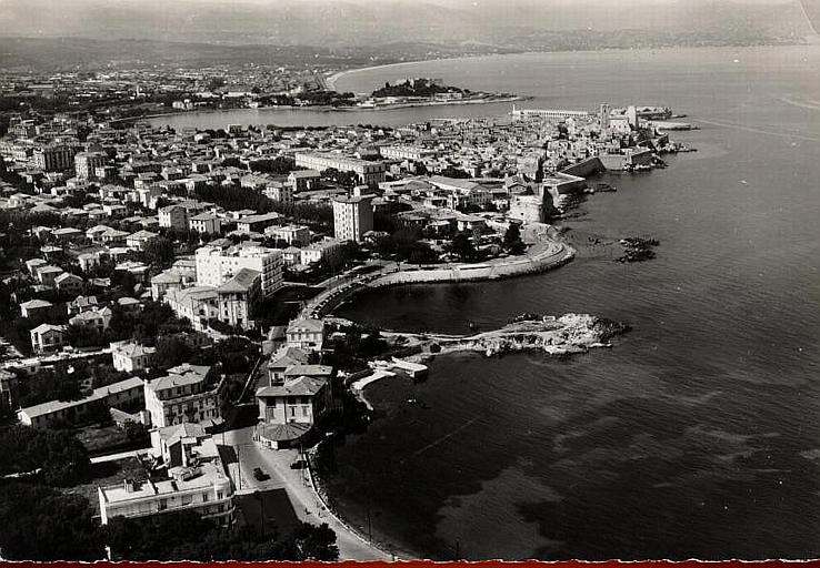 Vue générale, le long des remparts la promenade du front de mer_0