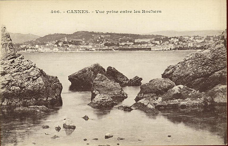 406 CANNES - VUE PRISE ENTRE LES ROCHERS_0