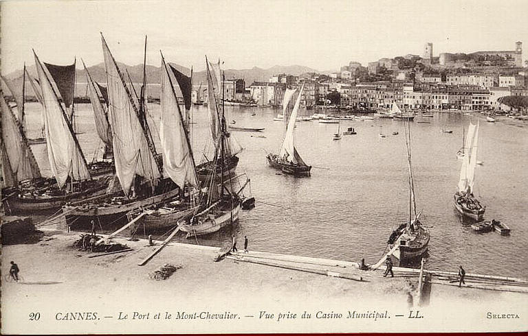 20 CANNES - LE PORT ET LE MONT-CHEVALIER - VUE PRISE DU CASINO MUNICIPAL_0