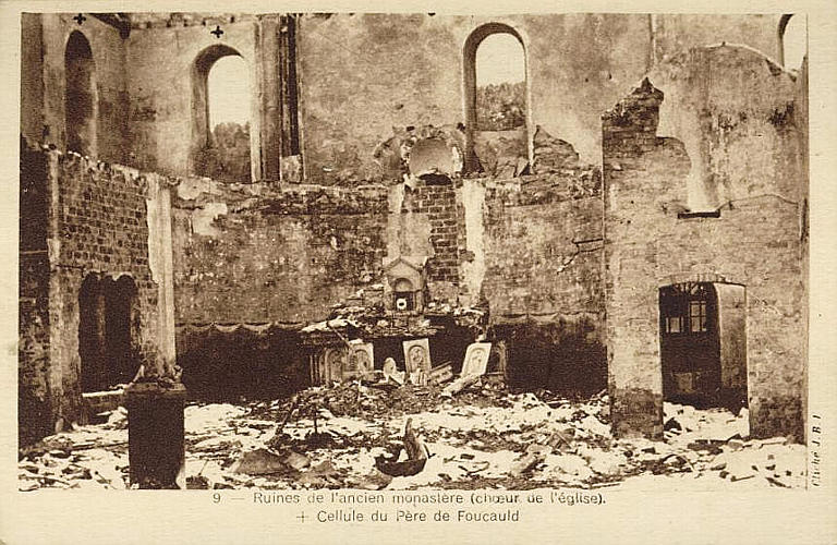 9 - Ruines de l'ancien monastère(choeur de l'église). / + cellule du Père de Foucauld_0