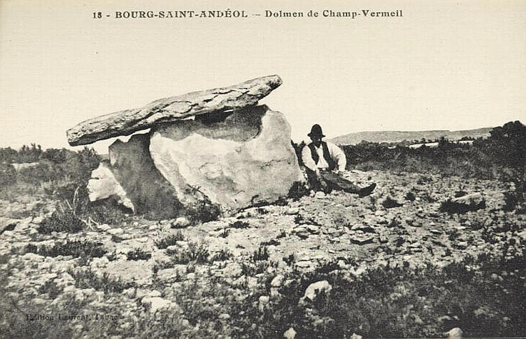 15 - BOURG-SAINT-ANDEOL - Dolmen de Champ Vermeil_0
