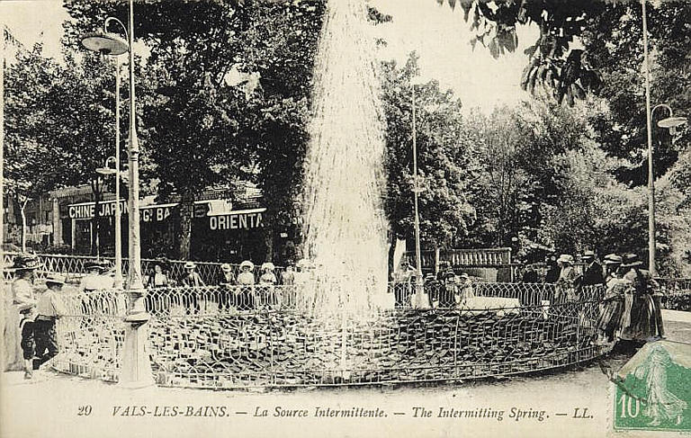 29 VALS-LES-BAINS - LA SOURCE INTERMITTENTE_0