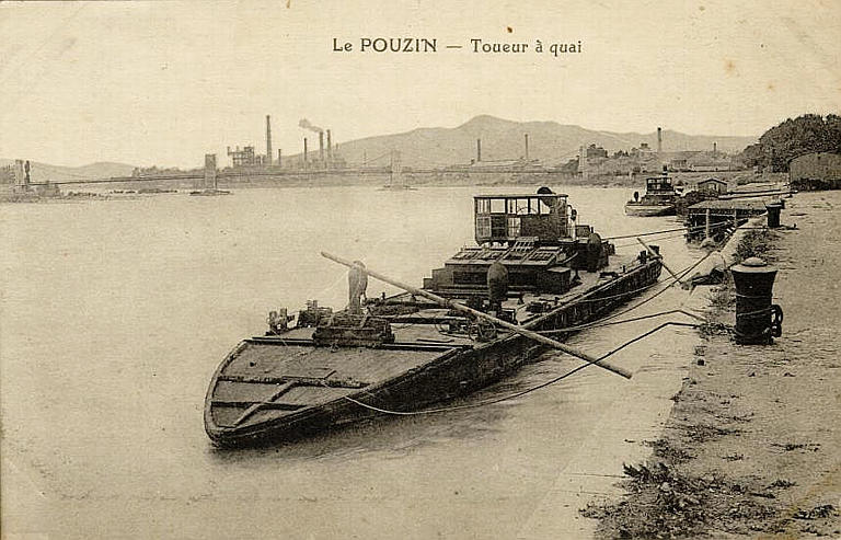 Le POUZIN - Toueur à quai_0