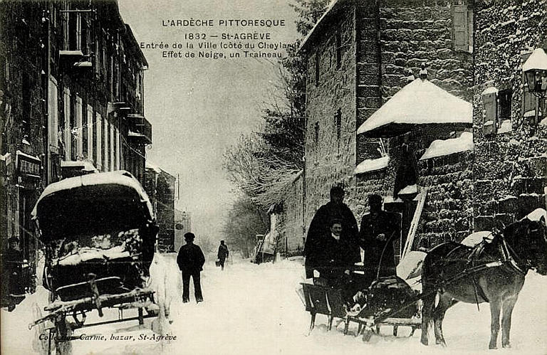 L'ARDECHE PITTORESQUE / 1832 - St AGREVE / Entrée de la Ville (côté du Cheyland) / Effet de Neige, un Traineau_0