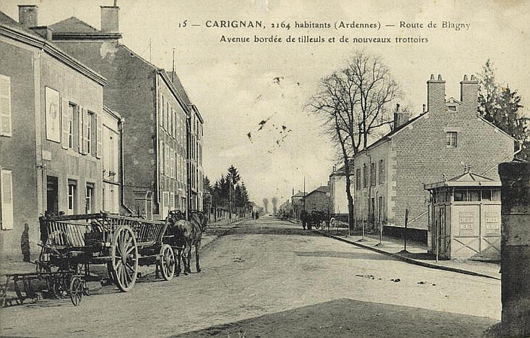 15 - CARIGNAN, 2164 habitants (Ardennes) - Route de Blagny / Avenue bordée de tilleuls et de nouveaux trottoirs_0