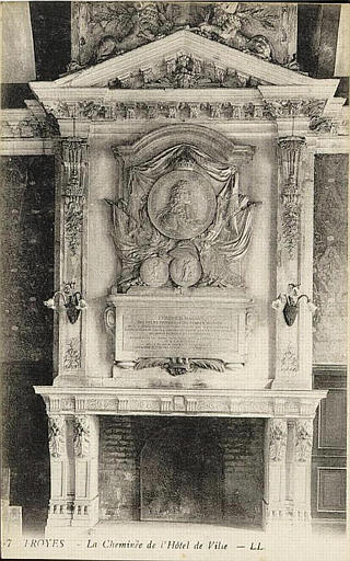 7 TROYES. - La Cheminée de l'Hôtel de Ville_0