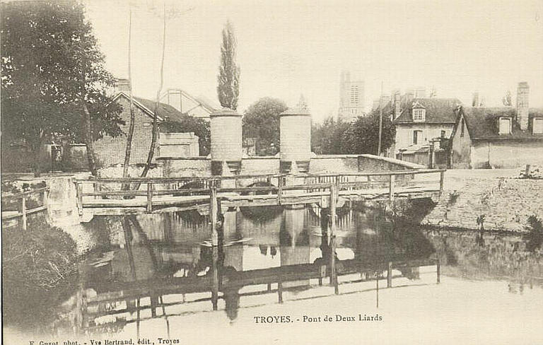 TROYES. - Pont de Deux Liards_0