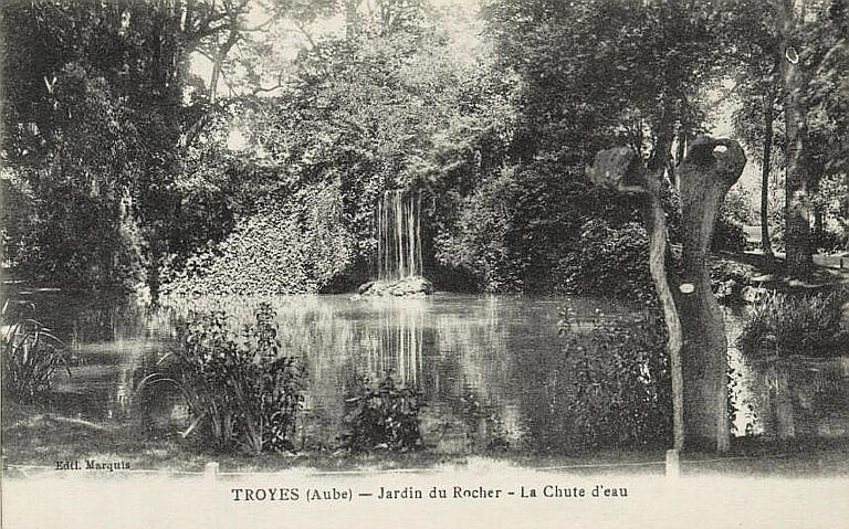 TROYES (Aube) - Jardin du Rocher - La Chute d'eau_0