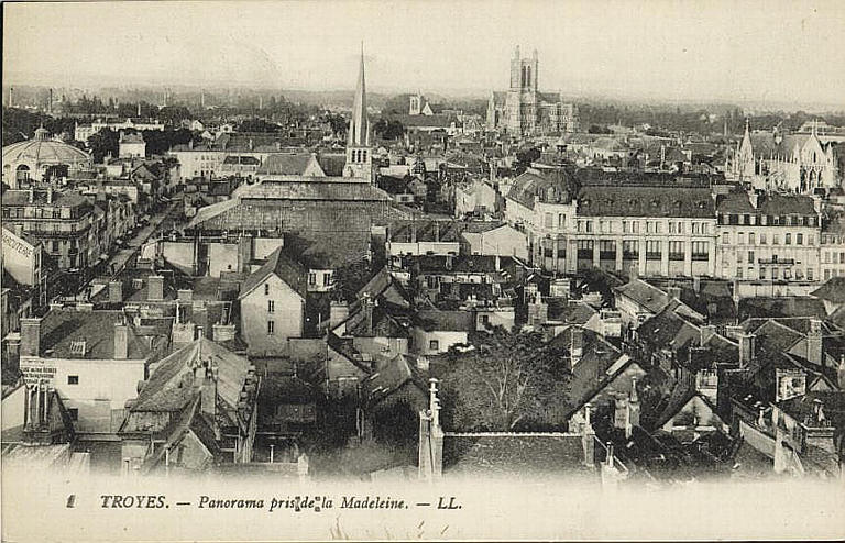TROYES. - Panorama pris de la Madeleine_0