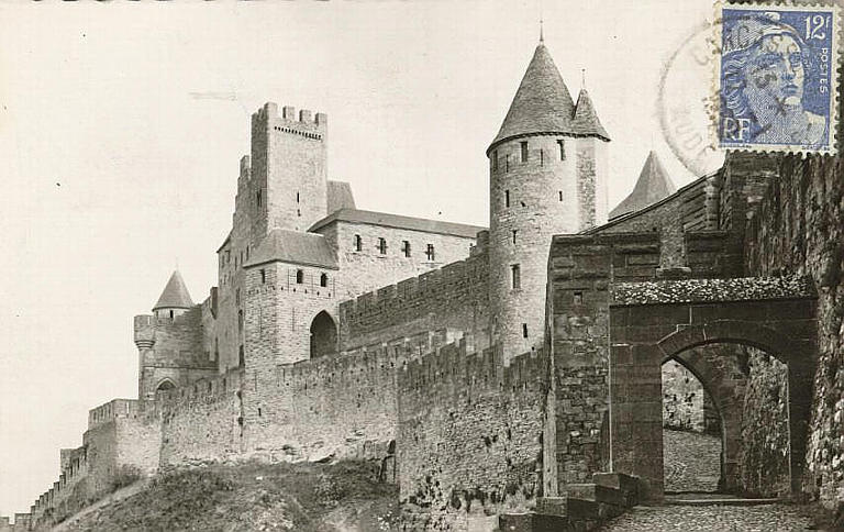 845. CARCASSONNE (Aude) - LA CITE / Avant Porte de l'Aude. remparts côté Ouest_0