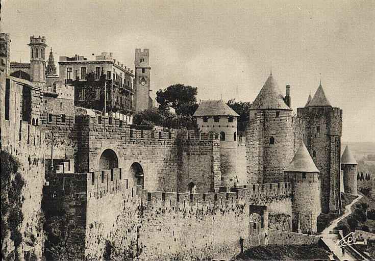 LL. 106 - CARCASSONNE - La Cité. ensemble de la Porte de l'Aude_0