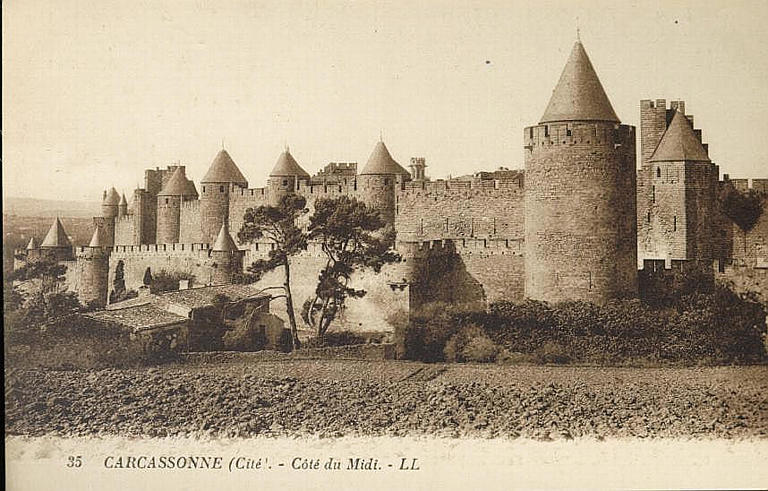 35 CARCASSONNE (Cité). - Côté du Midi_0