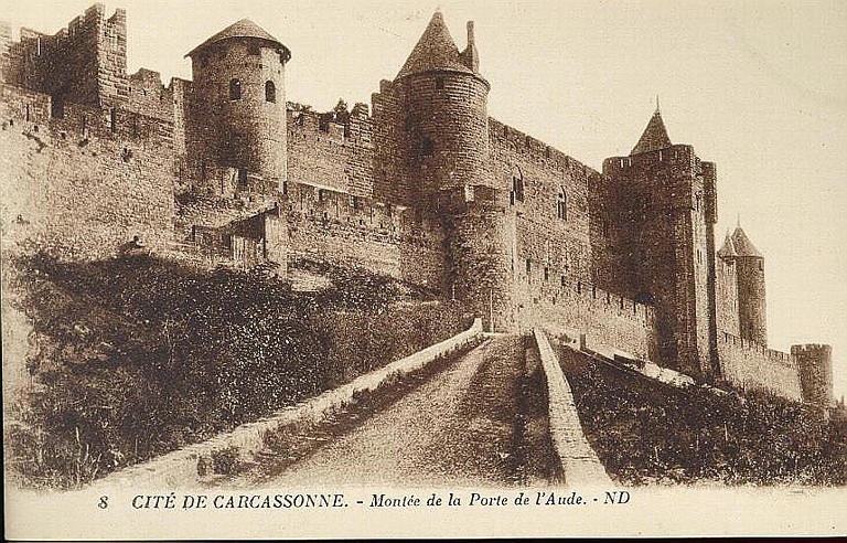 8 CITE DE CARCASSONNE. - Montée de la Porte de l'Aude_0