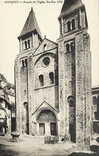 CONQUES - FACADE DE L'EGLISE STE FOY (XIIE S.)_0