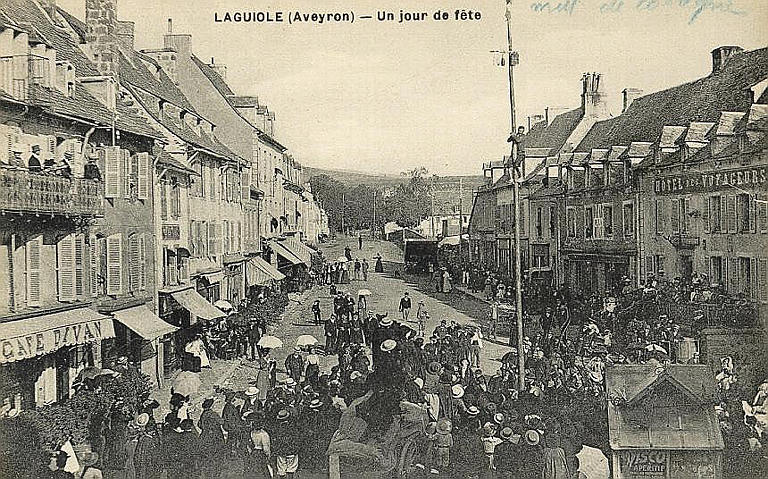 LAGUIOLE (AVEYRON) - UN JOUR DE FETE_0