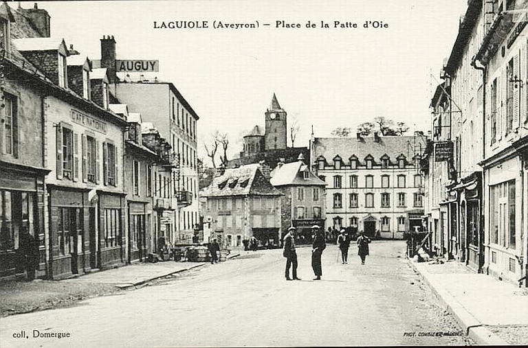 LAGUIOLE (AVEYRON) -PLACE DE LA PATTE D'OIE_0
