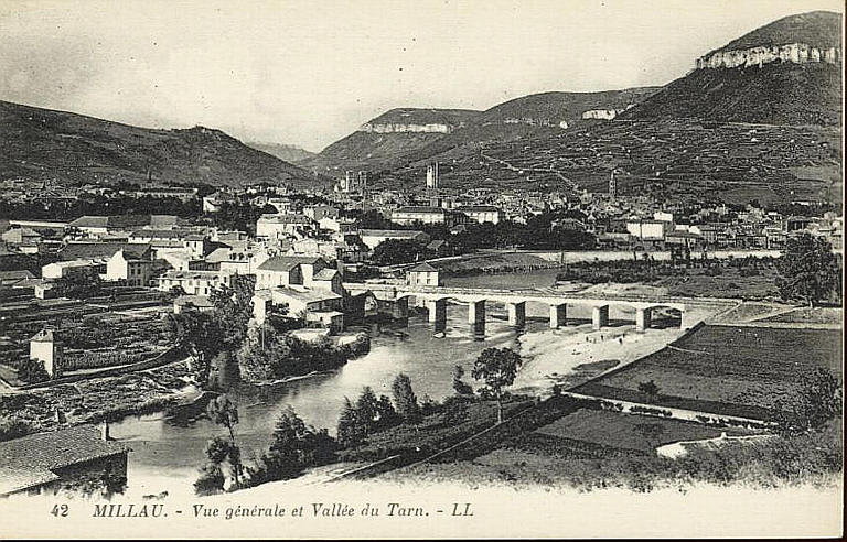 42 MILLAU. - Vue générale et Vallée du Tarn_0